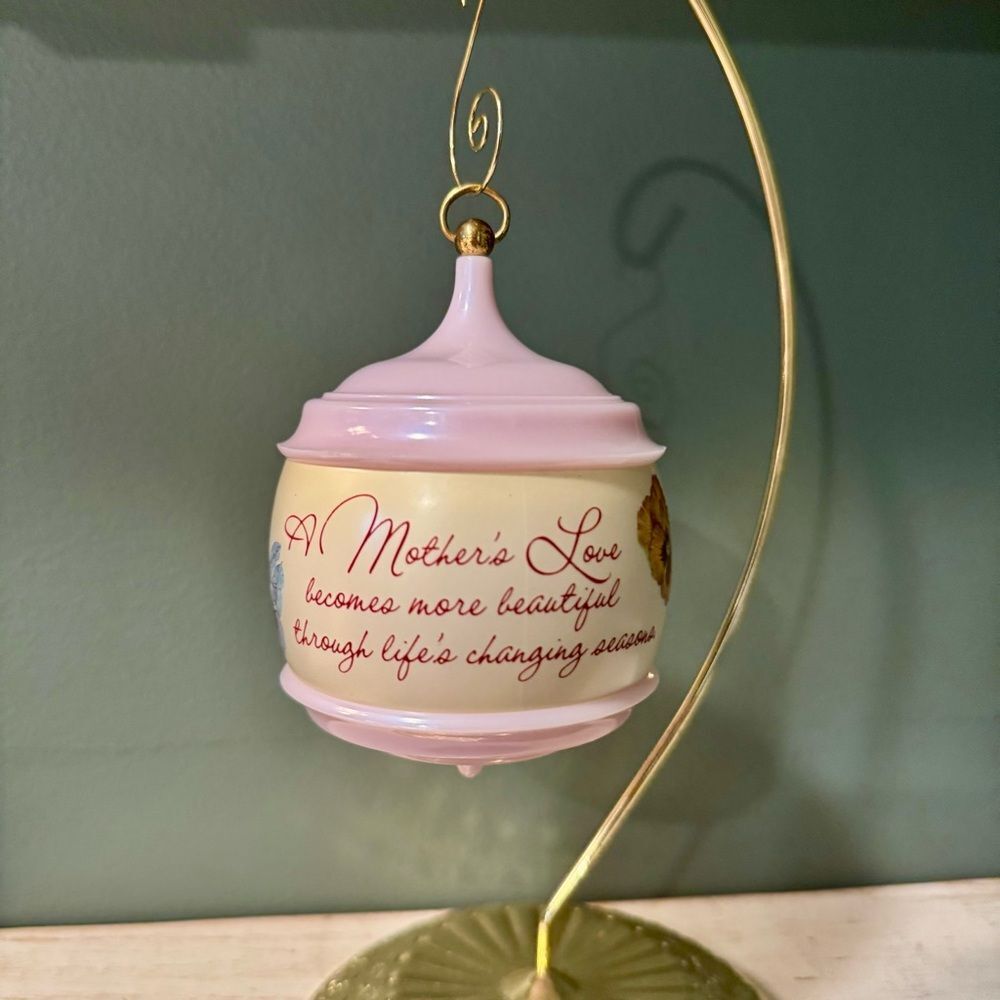 1982 Hallmark A Mothers Love Christmas Mothers Day Ornament Music Box Swan Lake - Picture 2 of 10